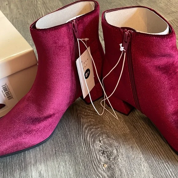 A new day Delilah Crushed Velvet Bootie - Picture 3 of 5